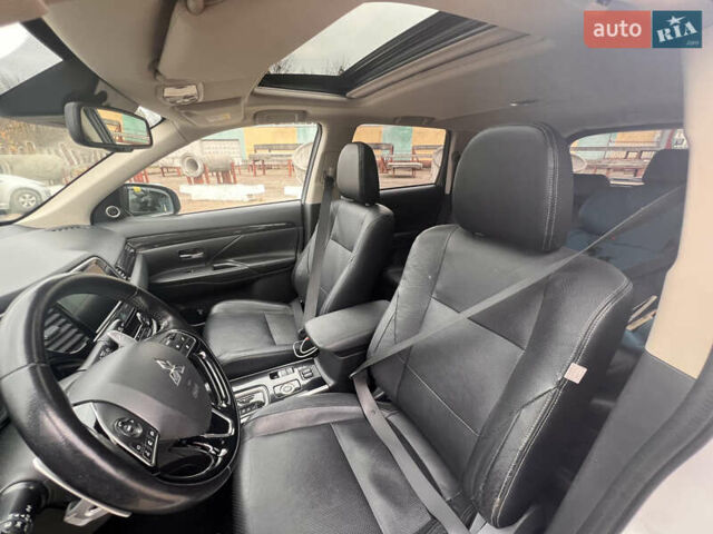 Білий Міцубісі Аутлендер, об'ємом двигуна 2.27 л та пробігом 145 тис. км за 18200 $, фото 15 на Automoto.ua