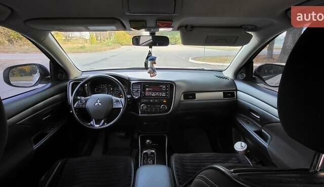 Мицубиси Аутлендер 2016 в Полтаве на Automoto.ua Белый Мицубиси Аутлендер, объемом двигателя 2.36 л и пробегом 240 тыс. км за 14000 $, фото 10 на Automoto.ua