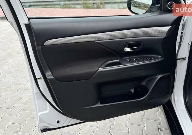 Белый Мицубиси Аутлендер, объемом двигателя 2.2 л и пробегом 199 тыс. км за 17999 $, фото 15 на Automoto.ua