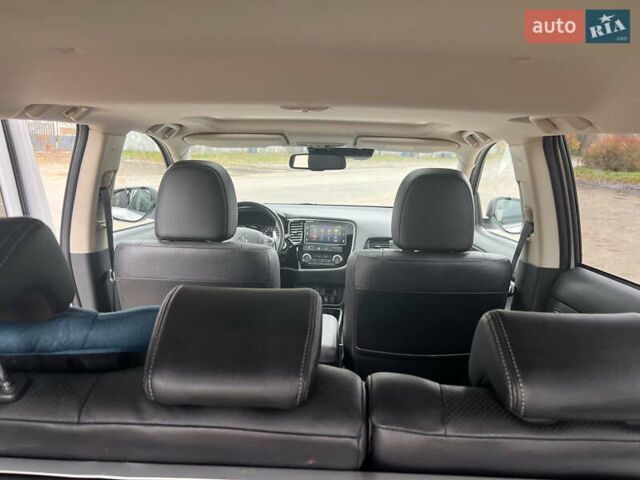 Білий Міцубісі Аутлендер, об'ємом двигуна 2.27 л та пробігом 145 тис. км за 18200 $, фото 31 на Automoto.ua