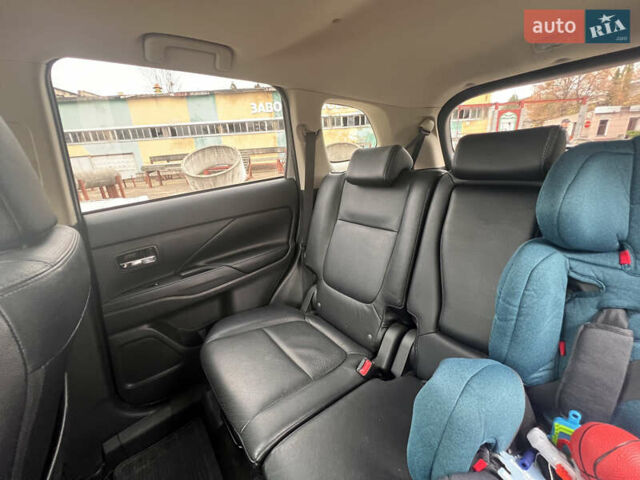 Білий Міцубісі Аутлендер, об'ємом двигуна 2.27 л та пробігом 145 тис. км за 18200 $, фото 27 на Automoto.ua