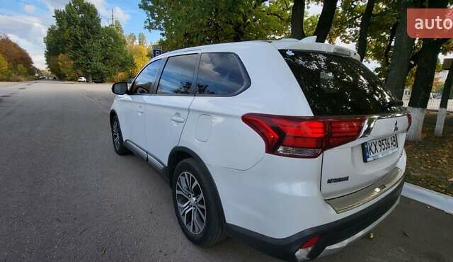 Мицубиси Аутлендер 2016 в Полтаве на Automoto.ua Белый Мицубиси Аутлендер, объемом двигателя 2.36 л и пробегом 240 тыс. км за 14000 $, фото 7 на Automoto.ua