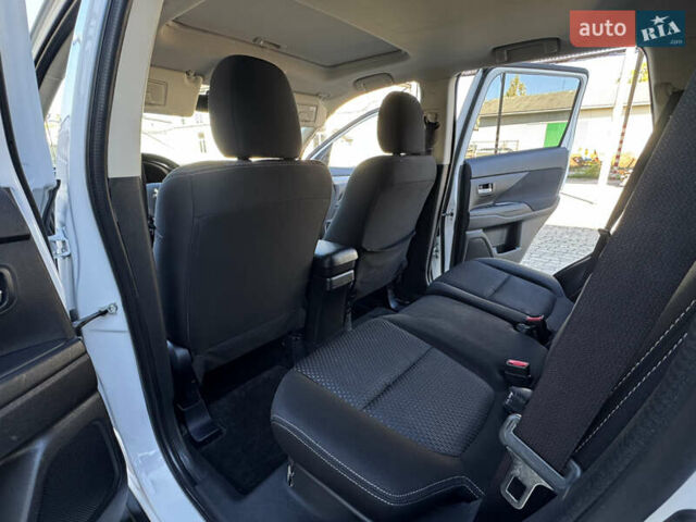 Білий Міцубісі Аутлендер, об'ємом двигуна 2.4 л та пробігом 178 тис. км за 12750 $, фото 54 на Automoto.ua