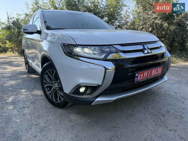 Белый Мицубиси Аутлендер, объемом двигателя 2.2 л и пробегом 240 тыс. км за 17999 $, фото 6 на Automoto.ua