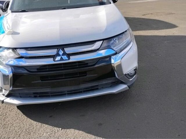 Білий Міцубісі Аутлендер, об'ємом двигуна 3 л та пробігом 177 тис. км за 8900 $, фото 1 на Automoto.ua