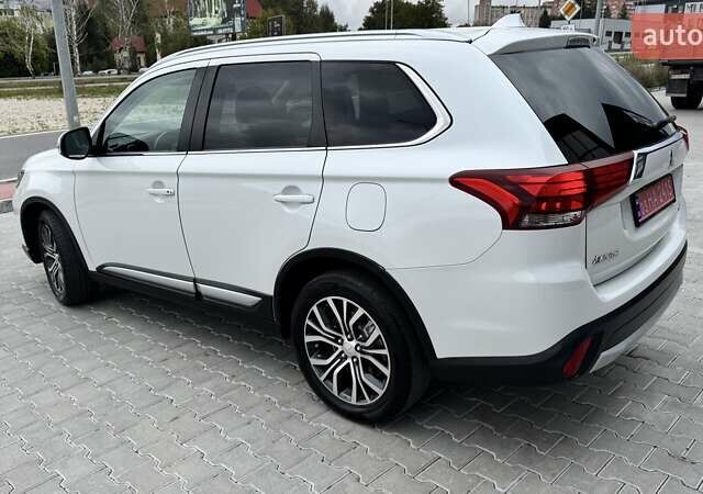 Белый Мицубиси Аутлендер, объемом двигателя 2.2 л и пробегом 199 тыс. км за 17999 $, фото 4 на Automoto.ua