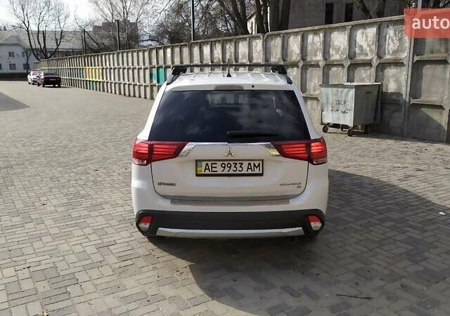 Белый Мицубиси Аутлендер, объемом двигателя 2.36 л и пробегом 152 тыс. км за 15199 $, фото 8 на Automoto.ua