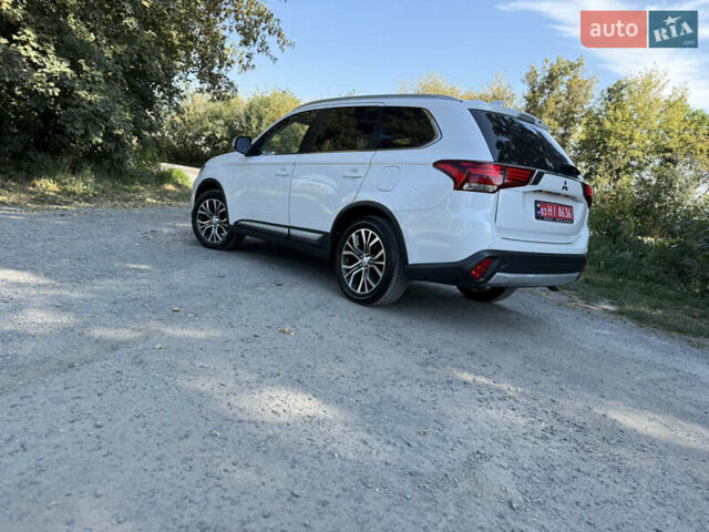 Белый Мицубиси Аутлендер, объемом двигателя 2.2 л и пробегом 240 тыс. км за 17999 $, фото 2 на Automoto.ua
