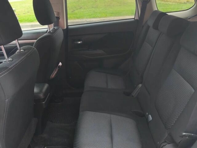 Белый Мицубиси Аутлендер, объемом двигателя 2 л и пробегом 135 тыс. км за 10200 $, фото 13 на Automoto.ua