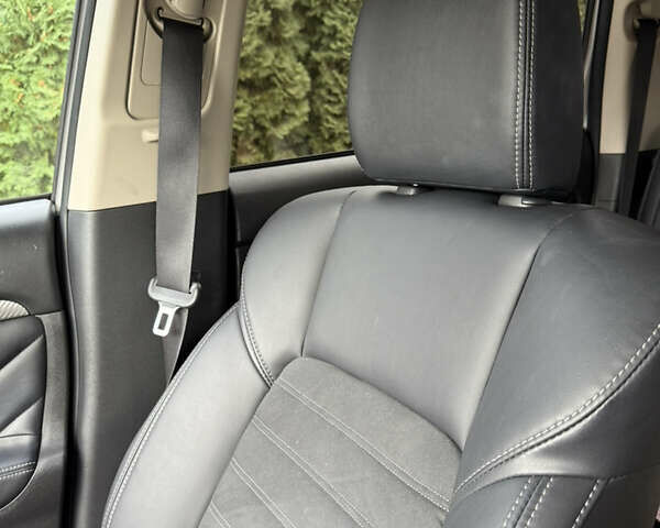 Белый Мицубиси Аутлендер, объемом двигателя 2.36 л и пробегом 134 тыс. км за 18500 $, фото 18 на Automoto.ua