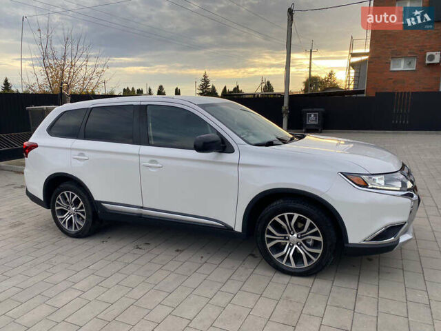 Белый Мицубиси Аутлендер, объемом двигателя 2.36 л и пробегом 151 тыс. км за 16700 $, фото 4 на Automoto.ua