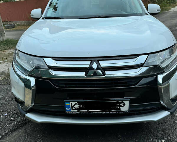 Белый Мицубиси Аутлендер, объемом двигателя 2.3 л и пробегом 180 тыс. км за 16000 $, фото 9 на Automoto.ua