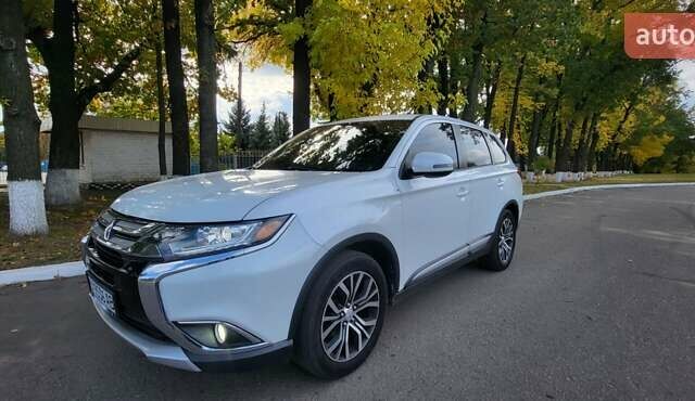 Мицубиси Аутлендер 2016 в Полтаве на Automoto.ua Белый Мицубиси Аутлендер, объемом двигателя 2.36 л и пробегом 240 тыс. км за 14000 $, фото 3 на Automoto.ua