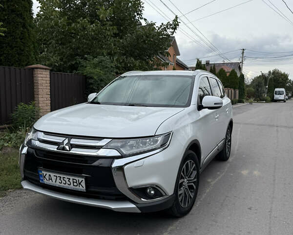 Білий Міцубісі Аутлендер, об'ємом двигуна 2.36 л та пробігом 134 тис. км за 19999 $, фото 6 на Automoto.ua