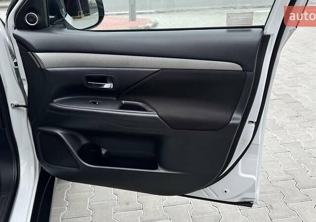 Белый Мицубиси Аутлендер, объемом двигателя 2.2 л и пробегом 199 тыс. км за 17999 $, фото 31 на Automoto.ua