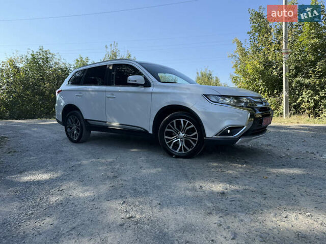 Белый Мицубиси Аутлендер, объемом двигателя 2.2 л и пробегом 240 тыс. км за 17999 $, фото 1 на Automoto.ua