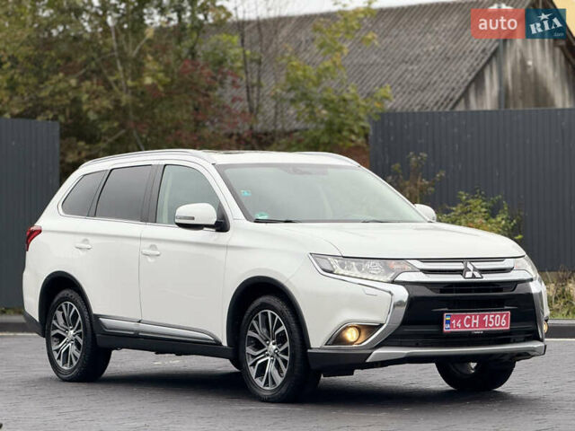 Мицубиси Аутлендер 2016 в Самборе на Automoto.ua Белый Мицубиси Аутлендер, объемом двигателя 2.23 л и пробегом 215 тыс. км за 17500 $, фото 5 на Automoto.ua