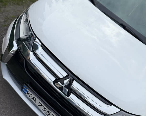 Белый Мицубиси Аутлендер, объемом двигателя 2.36 л и пробегом 134 тыс. км за 18500 $, фото 27 на Automoto.ua