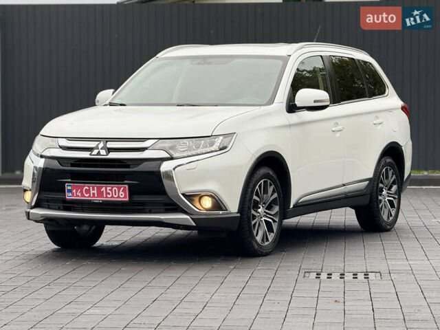Мицубиси Аутлендер 2016 в Самборе на Automoto.ua Белый Мицубиси Аутлендер, объемом двигателя 2.23 л и пробегом 215 тыс. км за 17500 $, фото 1 на Automoto.ua