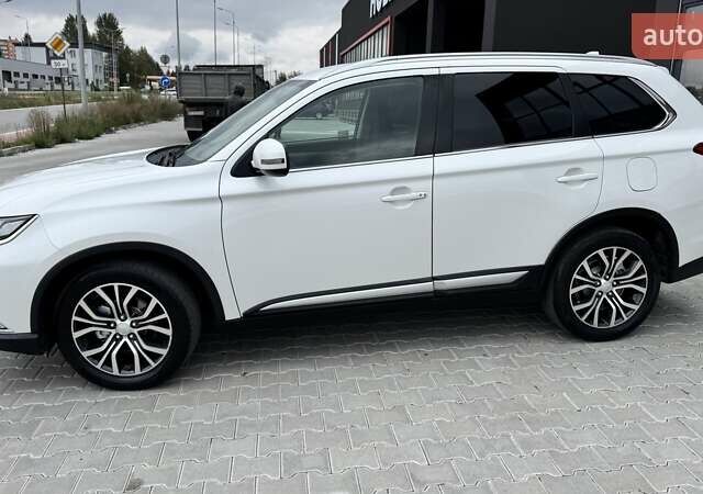 Белый Мицубиси Аутлендер, объемом двигателя 2.2 л и пробегом 199 тыс. км за 17999 $, фото 3 на Automoto.ua