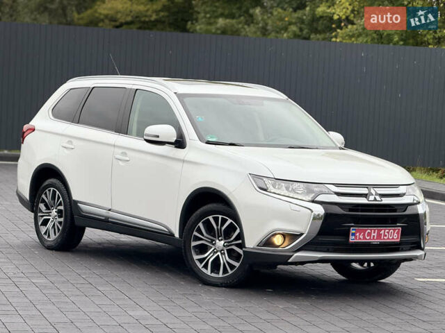 Мицубиси Аутлендер 2016 в Самборе на Automoto.ua Белый Мицубиси Аутлендер, объемом двигателя 2.23 л и пробегом 215 тыс. км за 17500 $, фото 16 на Automoto.ua