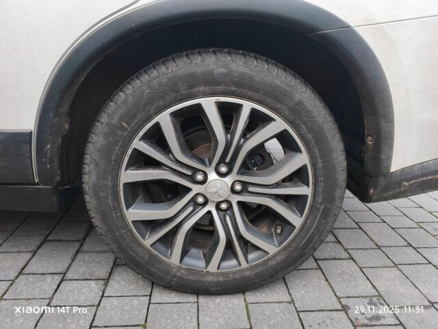 Белый Мицубиси Аутлендер, объемом двигателя 2 л и пробегом 135 тыс. км за 10200 $, фото 22 на Automoto.ua