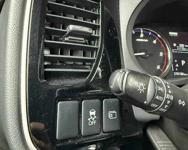 Білий Міцубісі Аутлендер, об'ємом двигуна 2.23 л та пробігом 215 тис. км за 17550 $, фото 42 на Automoto.ua