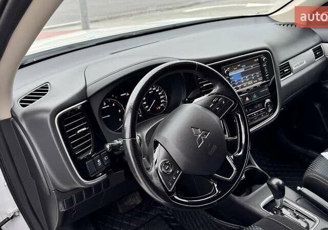 Белый Мицубиси Аутлендер, объемом двигателя 2.2 л и пробегом 199 тыс. км за 17999 $, фото 17 на Automoto.ua