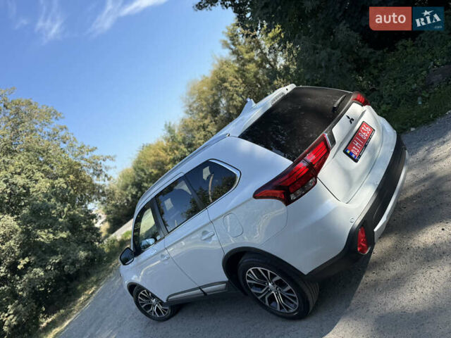 Белый Мицубиси Аутлендер, объемом двигателя 2.2 л и пробегом 240 тыс. км за 17999 $, фото 8 на Automoto.ua