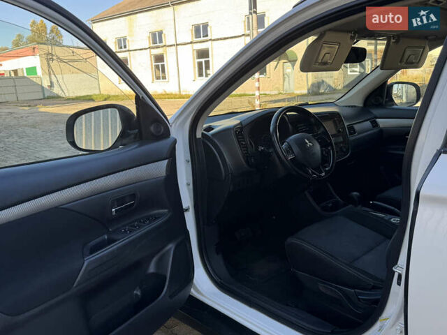 Білий Міцубісі Аутлендер, об'ємом двигуна 2.4 л та пробігом 178 тис. км за 12750 $, фото 55 на Automoto.ua