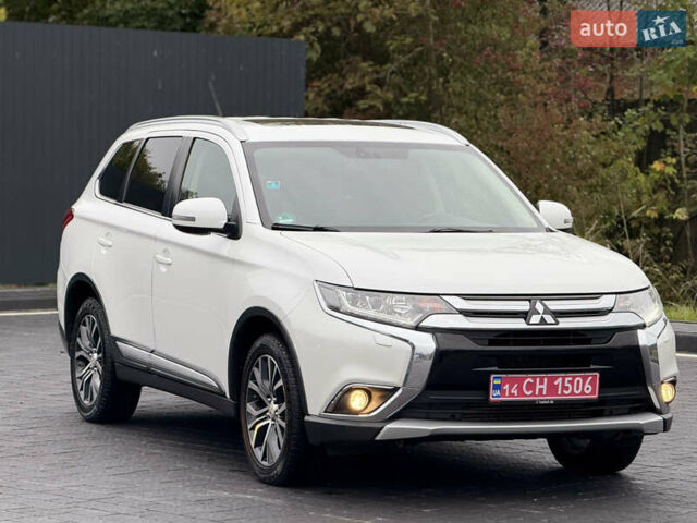 Мицубиси Аутлендер 2016 в Самборе на Automoto.ua Белый Мицубиси Аутлендер, объемом двигателя 2.23 л и пробегом 215 тыс. км за 17500 $, фото 11 на Automoto.ua