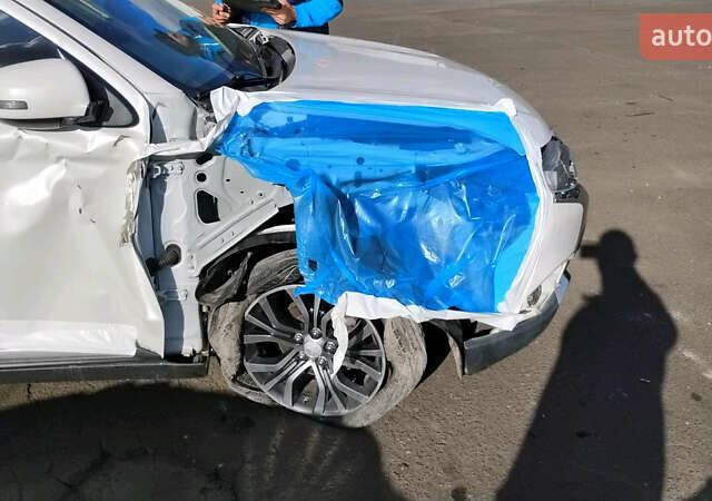 Білий Міцубісі Аутлендер, об'ємом двигуна 3 л та пробігом 177 тис. км за 9000 $, фото 3 на Automoto.ua
