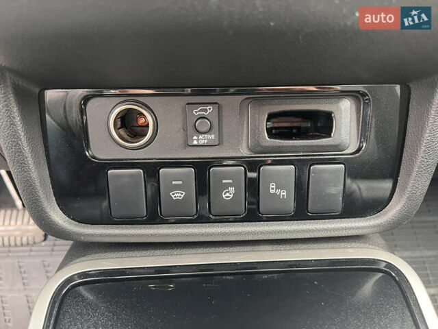 Білий Міцубісі Аутлендер, об'ємом двигуна 2.27 л та пробігом 145 тис. км за 18200 $, фото 23 на Automoto.ua