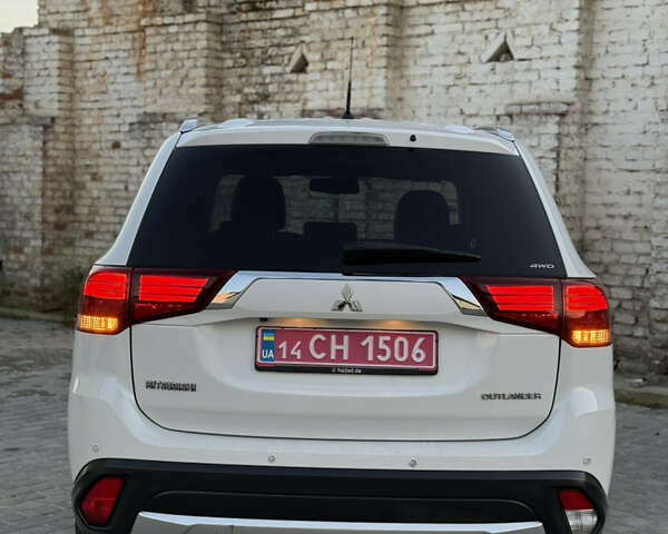 Білий Міцубісі Аутлендер, об'ємом двигуна 2.23 л та пробігом 215 тис. км за 17550 $, фото 26 на Automoto.ua