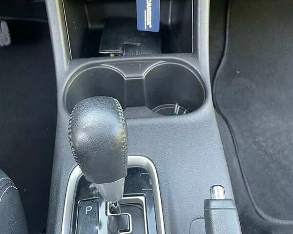 Белый Мицубиси Аутлендер, объемом двигателя 3 л и пробегом 115 тыс. км за 15300 $, фото 19 на Automoto.ua