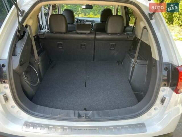 Белый Мицубиси Аутлендер, объемом двигателя 3 л и пробегом 115 тыс. км за 15300 $, фото 20 на Automoto.ua
