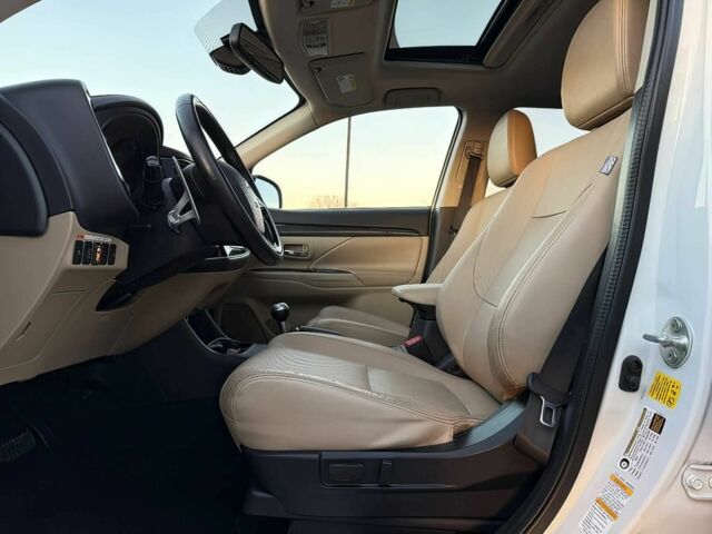 Белый Мицубиси Аутлендер, объемом двигателя 3 л и пробегом 78 тыс. км за 9900 $, фото 8 на Automoto.ua