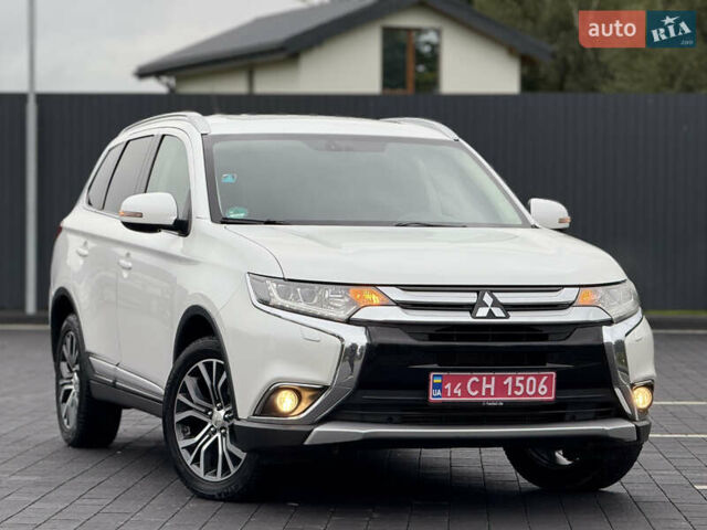 Мицубиси Аутлендер 2016 в Самборе на Automoto.ua Белый Мицубиси Аутлендер, объемом двигателя 2.23 л и пробегом 215 тыс. км за 17500 $, фото 19 на Automoto.ua