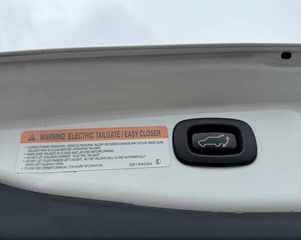 Білий Міцубісі Аутлендер, об'ємом двигуна 2.23 л та пробігом 215 тис. км за 17550 $, фото 85 на Automoto.ua