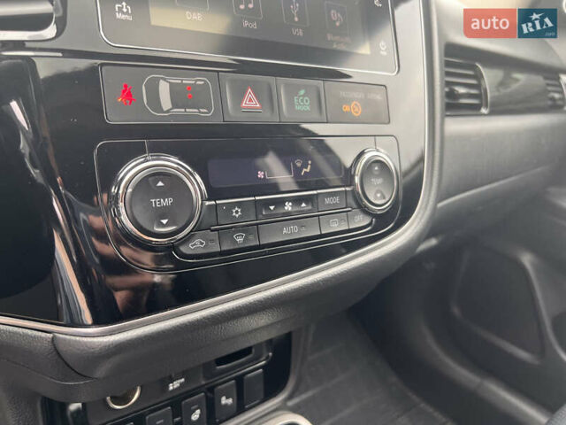 Білий Міцубісі Аутлендер, об'ємом двигуна 2.27 л та пробігом 145 тис. км за 18200 $, фото 20 на Automoto.ua