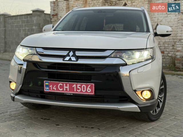 Білий Міцубісі Аутлендер, об'ємом двигуна 2.23 л та пробігом 215 тис. км за 17550 $, фото 2 на Automoto.ua
