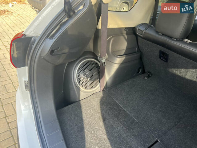 Білий Міцубісі Аутлендер, об'ємом двигуна 3 л та пробігом 157 тис. км за 16900 $, фото 17 на Automoto.ua