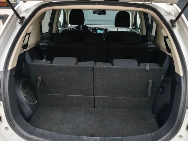 Белый Мицубиси Аутлендер, объемом двигателя 2 л и пробегом 135 тыс. км за 10200 $, фото 18 на Automoto.ua