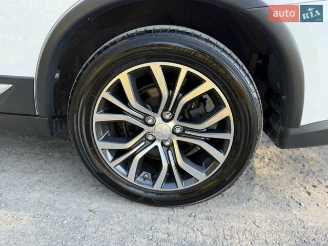 Белый Мицубиси Аутлендер, объемом двигателя 2.2 л и пробегом 240 тыс. км за 17999 $, фото 27 на Automoto.ua