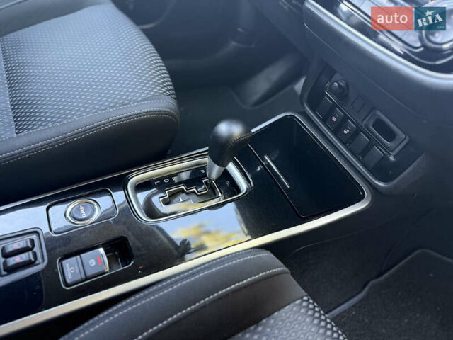 Белый Мицубиси Аутлендер, объемом двигателя 2.2 л и пробегом 240 тыс. км за 17999 $, фото 39 на Automoto.ua