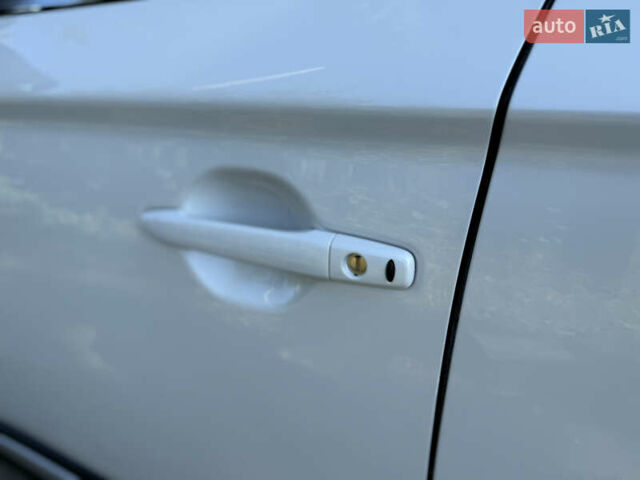 Белый Мицубиси Аутлендер, объемом двигателя 2.2 л и пробегом 240 тыс. км за 17999 $, фото 41 на Automoto.ua