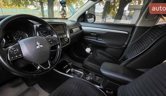 Мицубиси Аутлендер 2016 в Полтаве на Automoto.ua Белый Мицубиси Аутлендер, объемом двигателя 2.36 л и пробегом 240 тыс. км за 14000 $, фото 9 на Automoto.ua
