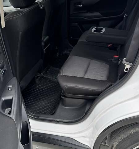 Белый Мицубиси Аутлендер, объемом двигателя 2.2 л и пробегом 199 тыс. км за 17999 $, фото 24 на Automoto.ua