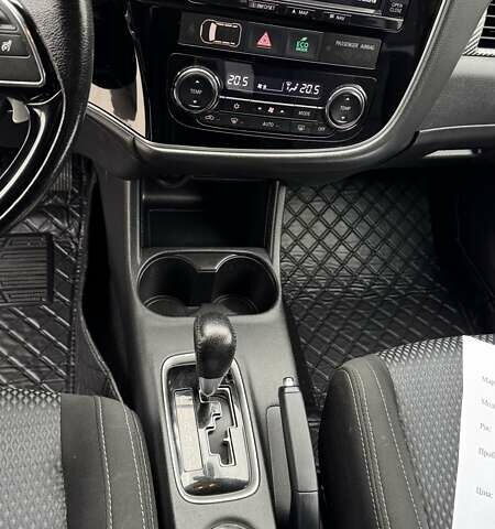 Белый Мицубиси Аутлендер, объемом двигателя 2.2 л и пробегом 199 тыс. км за 17999 $, фото 19 на Automoto.ua