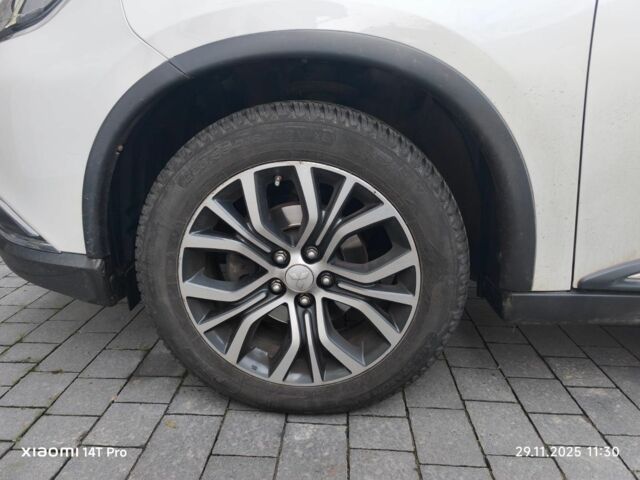 Белый Мицубиси Аутлендер, объемом двигателя 2 л и пробегом 135 тыс. км за 10200 $, фото 20 на Automoto.ua